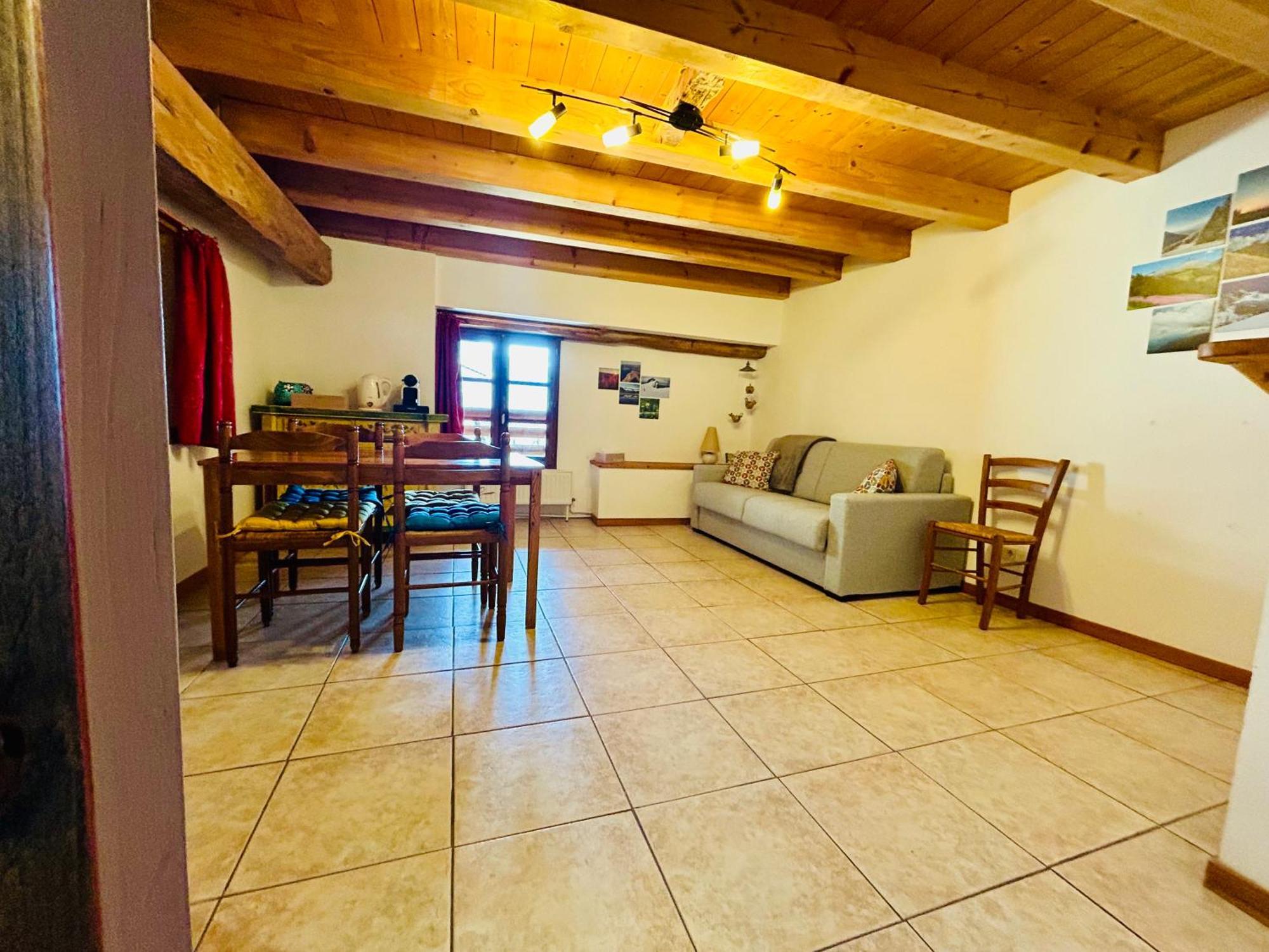 Au Pied Du Chateau- Parking Wifi Jardin - Clg Savoie Freterive Exterior photo